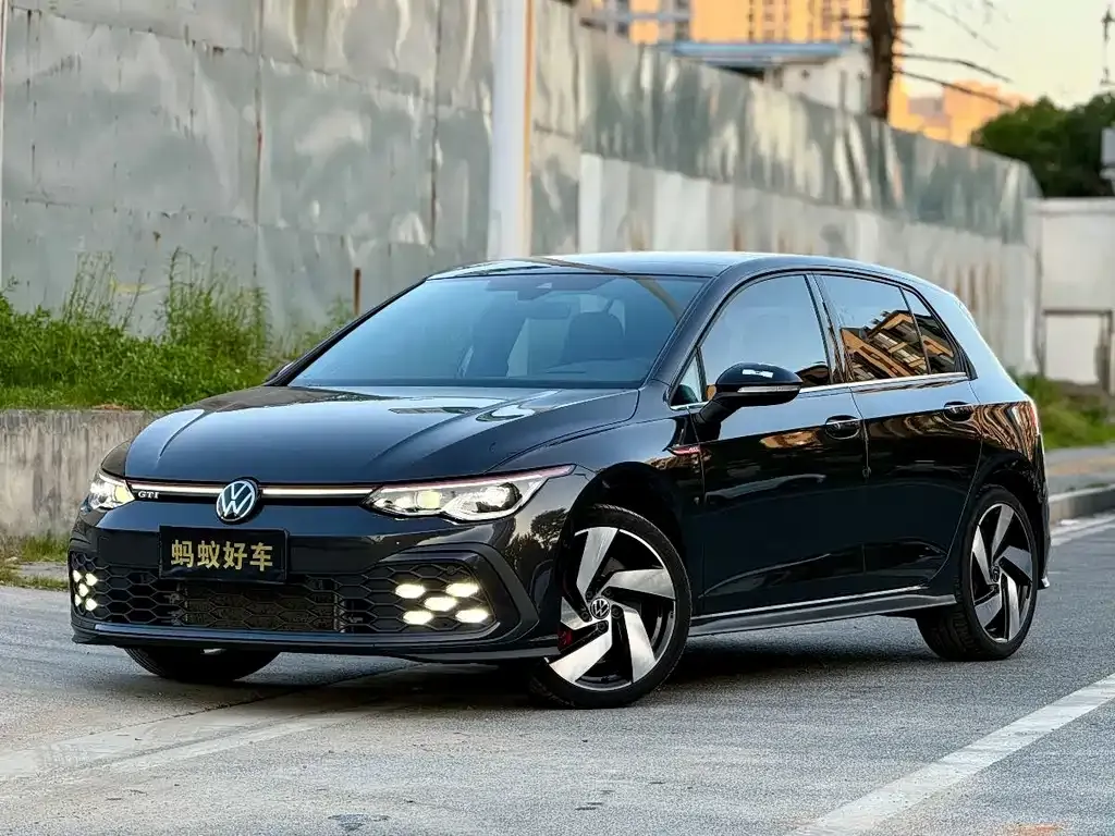 Volkswagen Golf GTI — фото 1