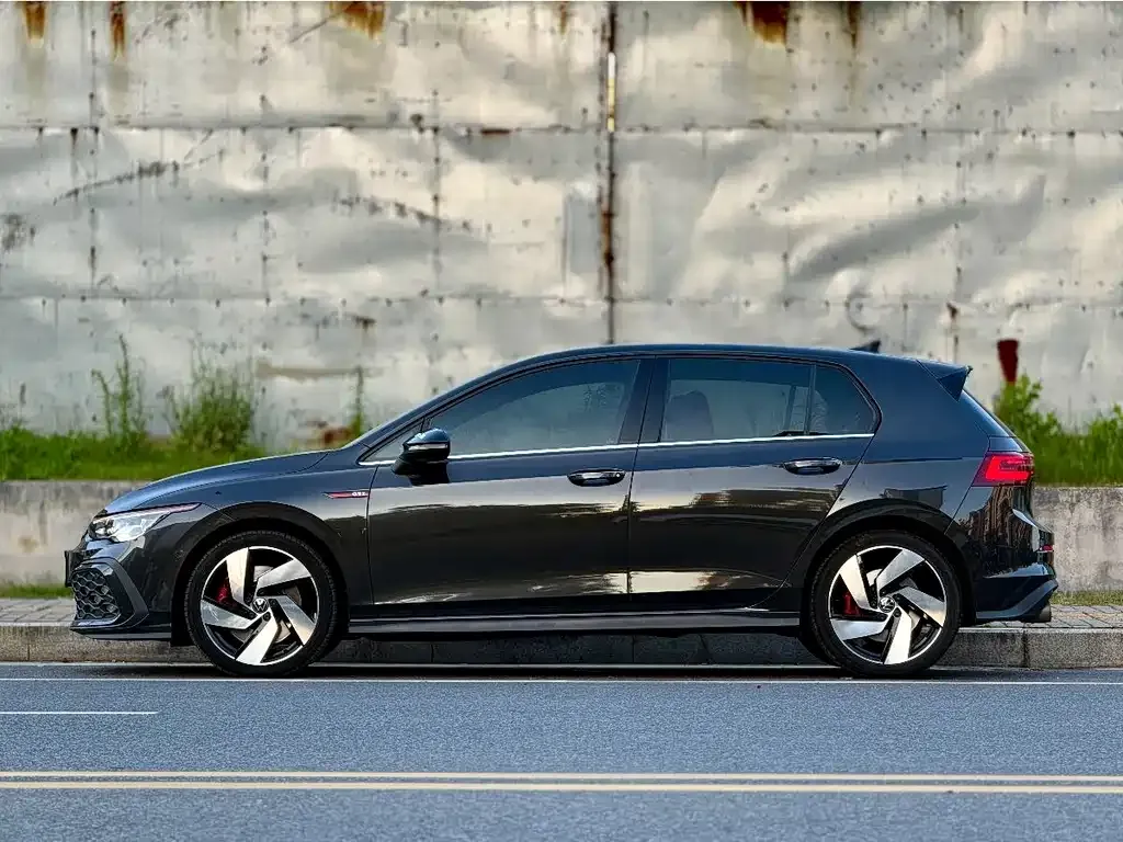Volkswagen Golf GTI — фото 9