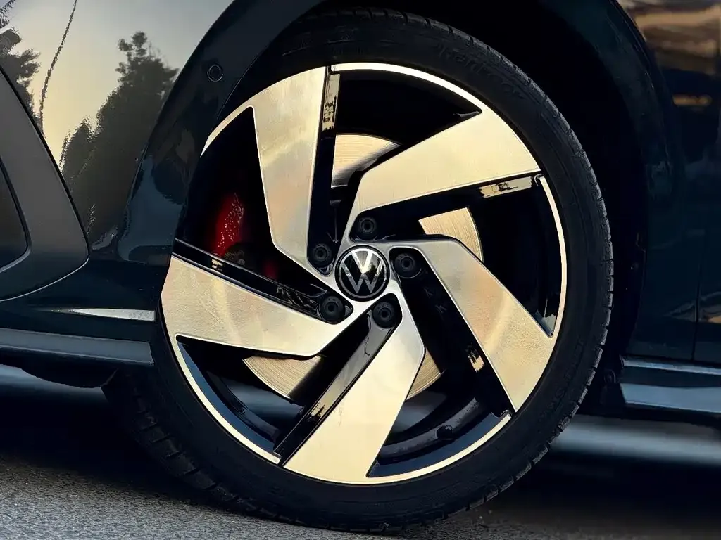 Volkswagen Golf GTI — фото 6
