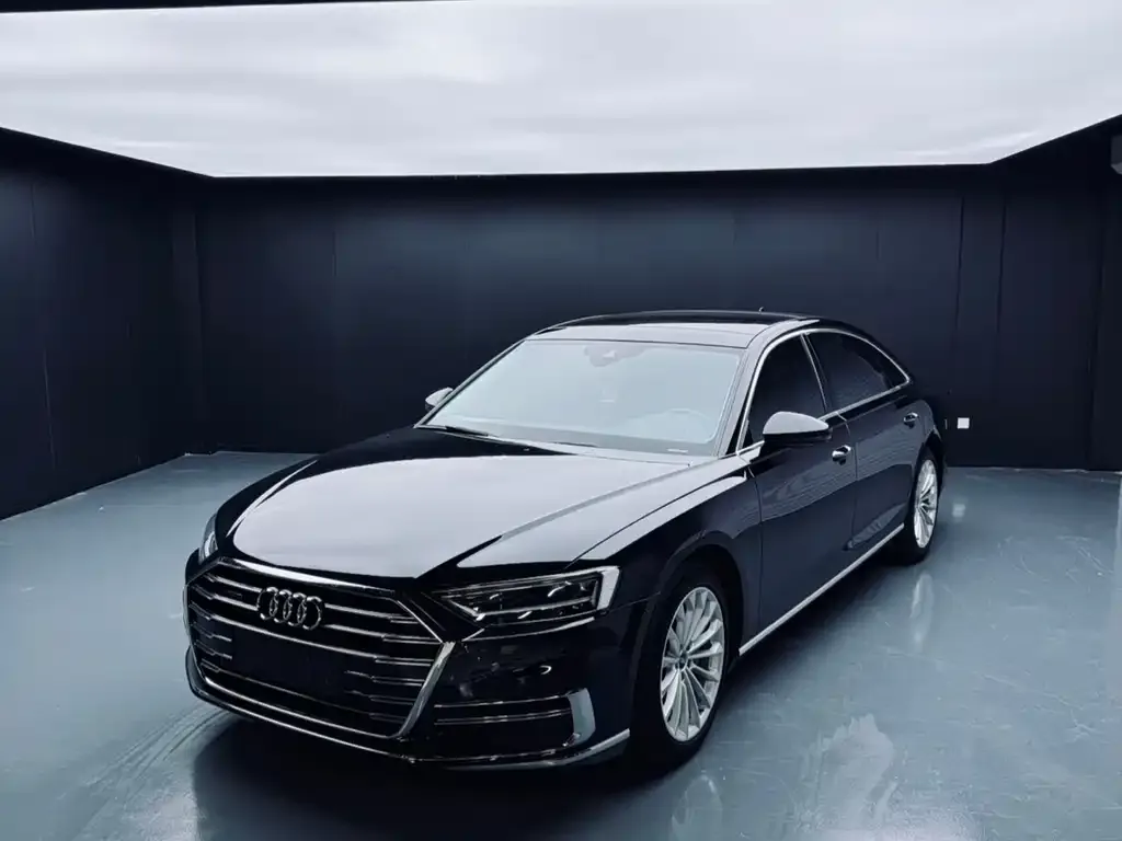 Audi A8 — фото 1