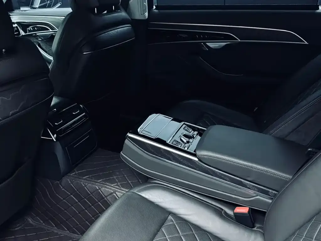 Audi A8 — фото 7