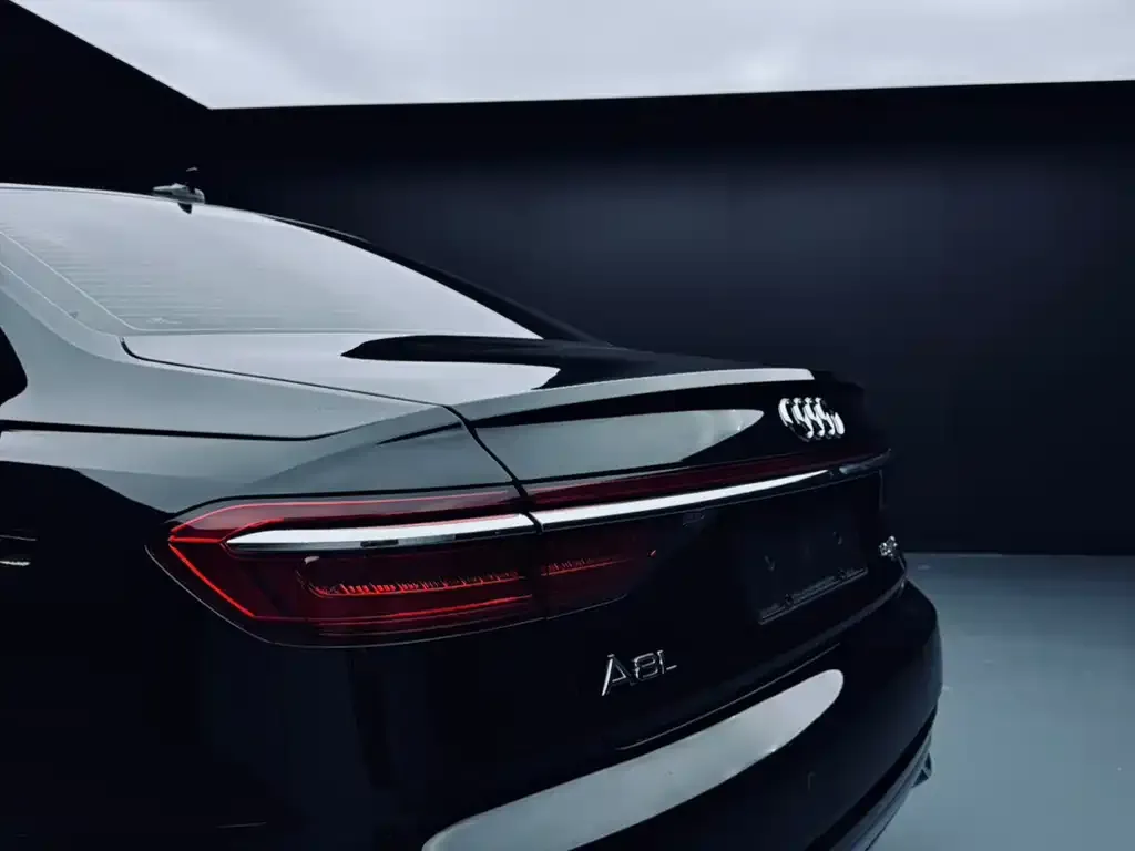 Audi A8 — фото 8