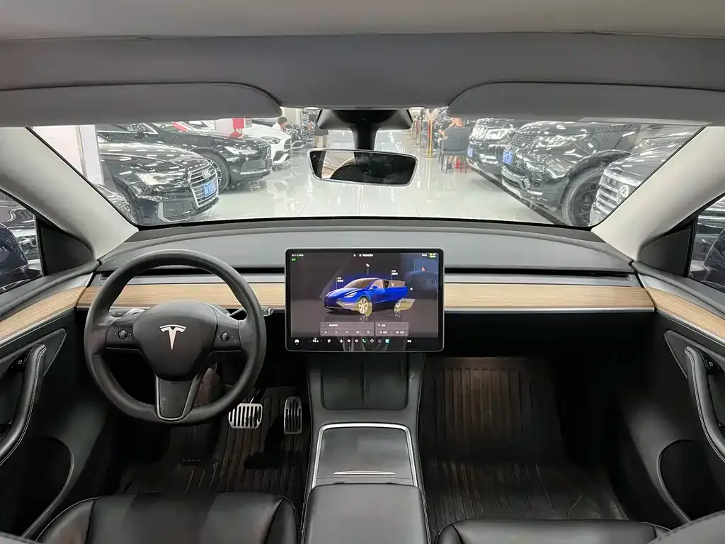 Tesla Model Y — фото 8