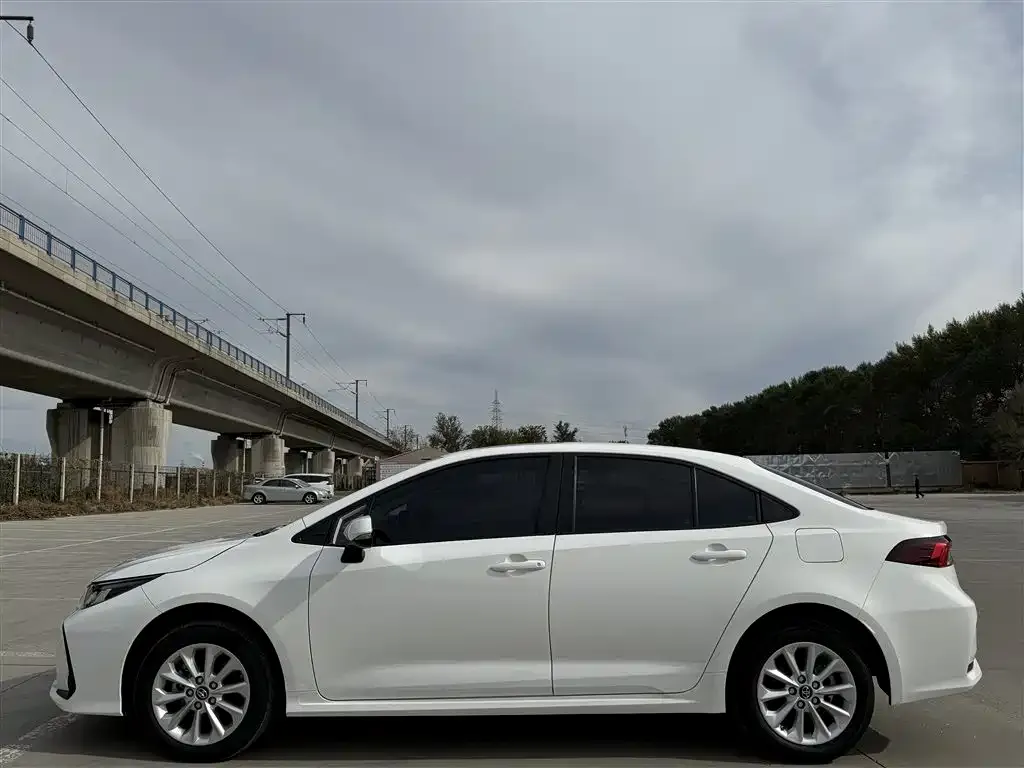 Toyota Corolla — фото 2