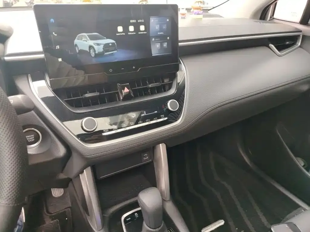 Toyota Corolla Cross — фото 10