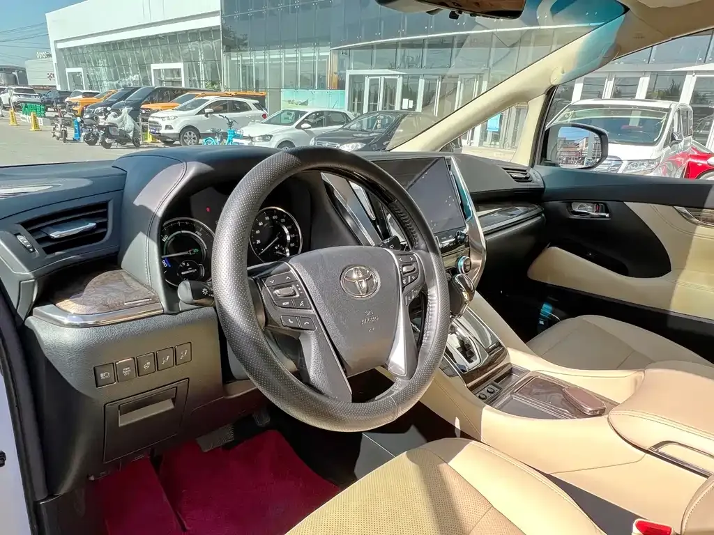 Toyota Alphard — фото 6