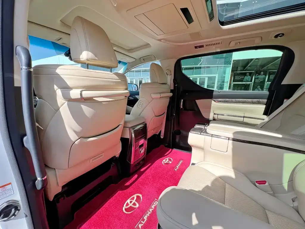 Toyota Alphard — фото 5