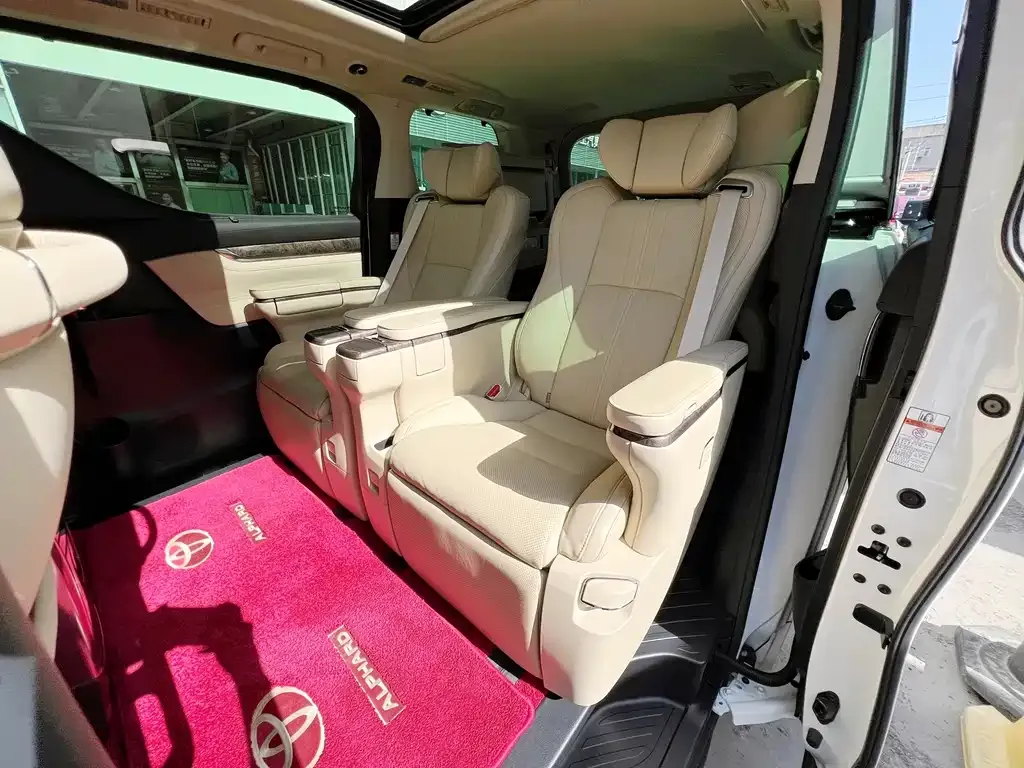 Toyota Alphard — фото 2