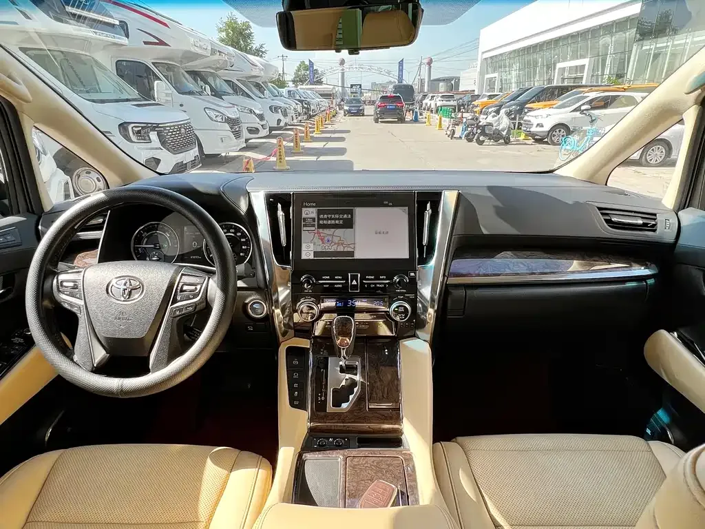 Toyota Alphard — фото 9