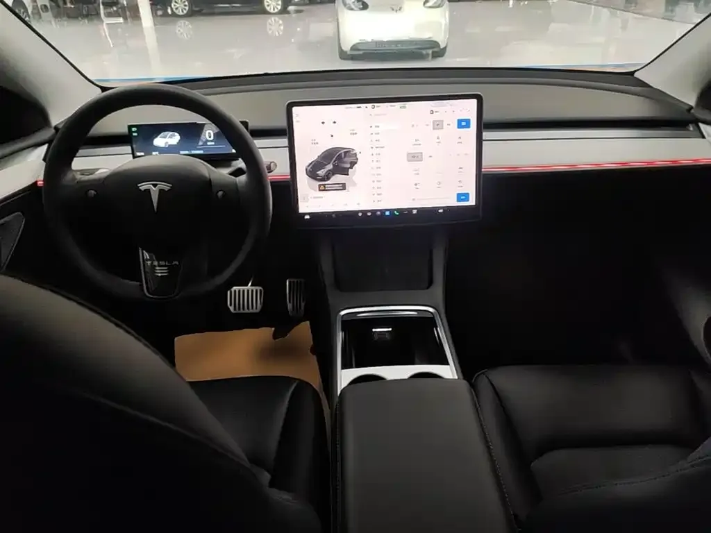 Tesla Model Y — фото 4