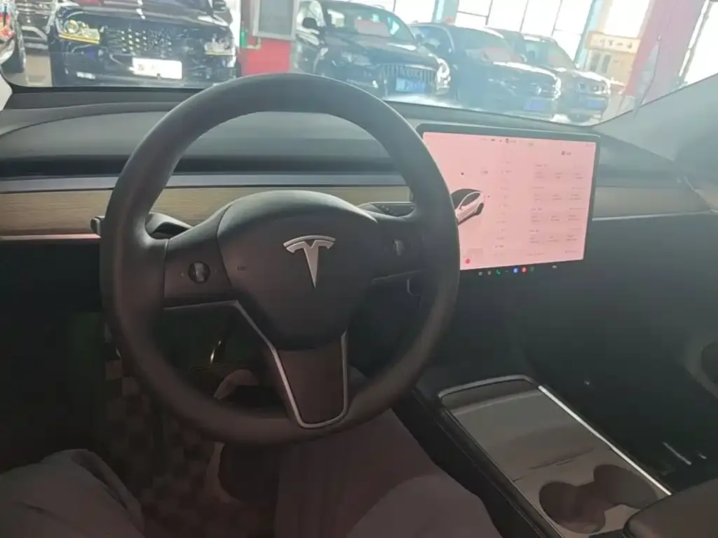 Tesla Model Y — фото 4