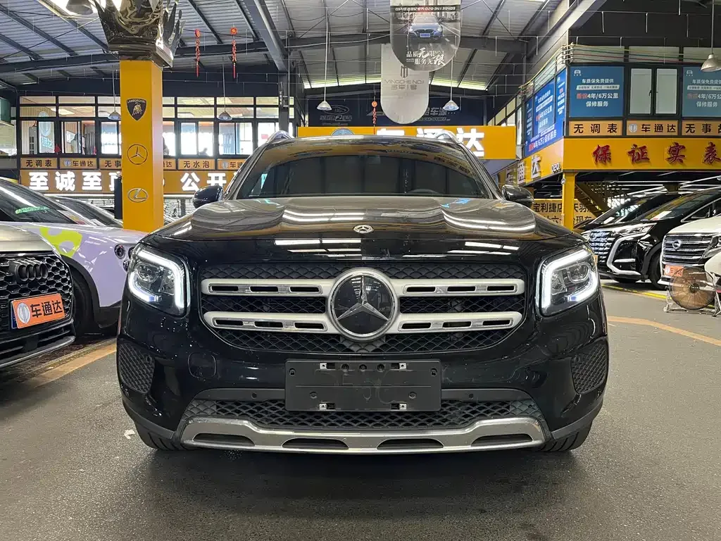 Mercedes-Benz GLB — фото 1