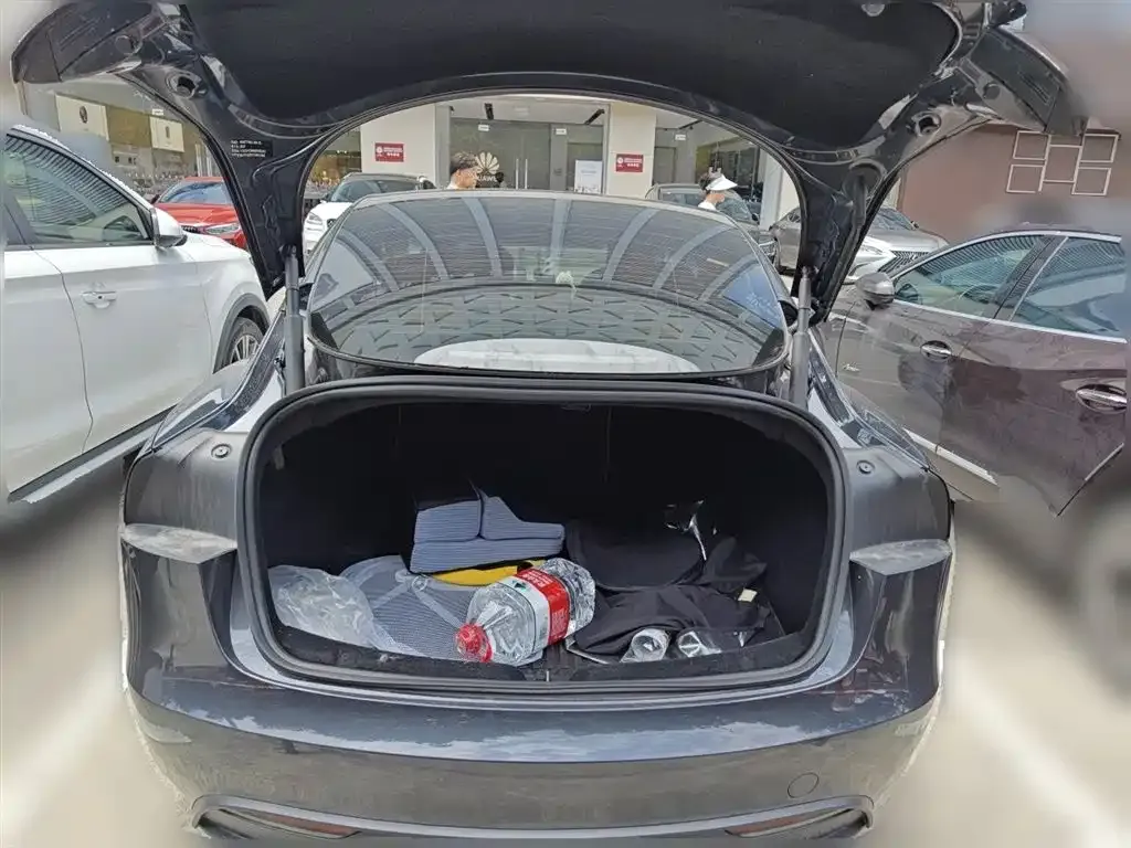 Tesla Model 3 — фото 10