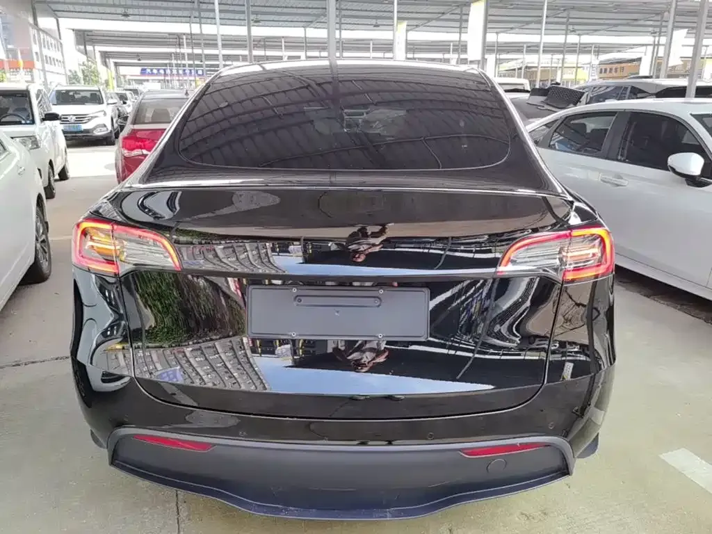 Tesla Model Y — фото 10
