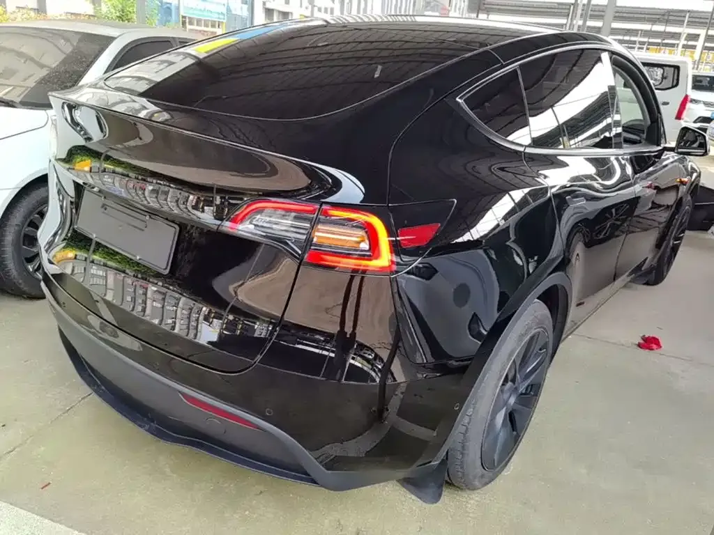 Tesla Model Y — фото 9