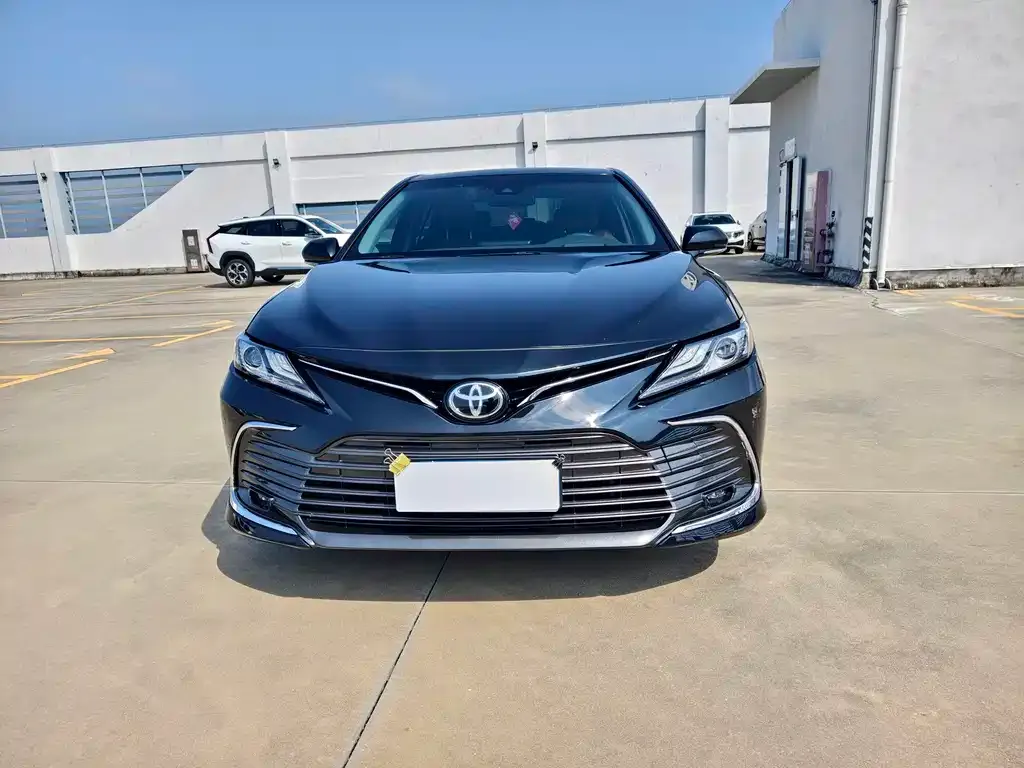 Toyota Camry — фото 5