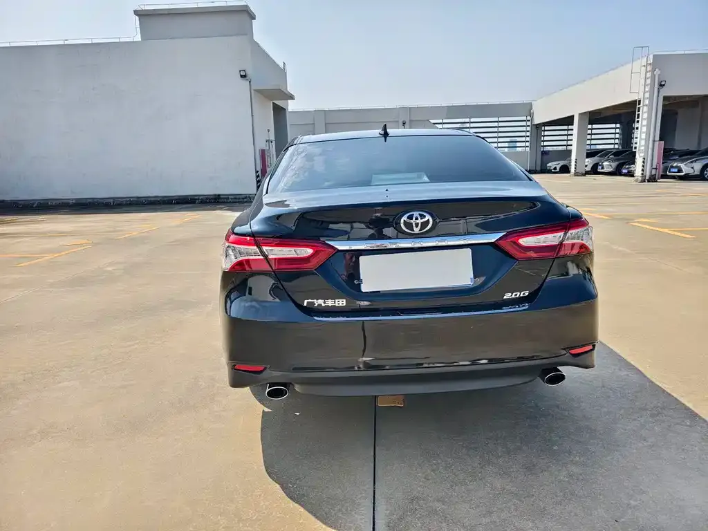 Toyota Camry — фото 3