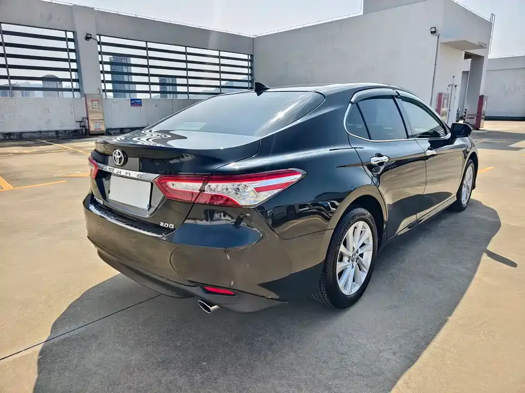 Toyota Camry — фото 9