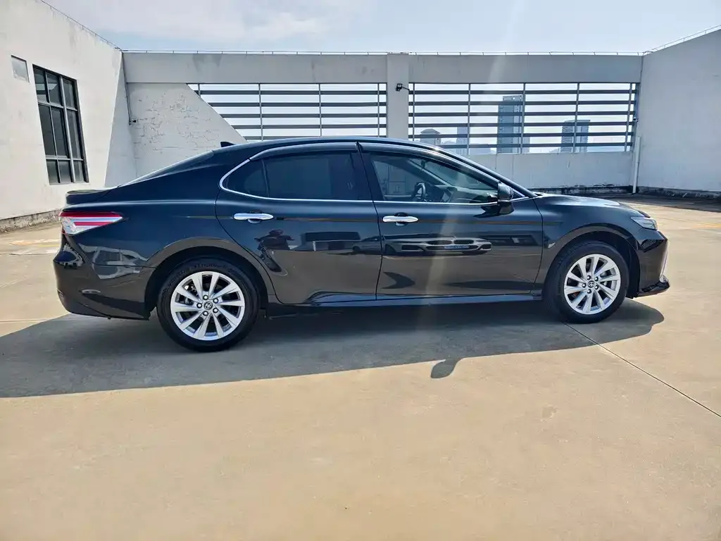 Toyota Camry — фото 6