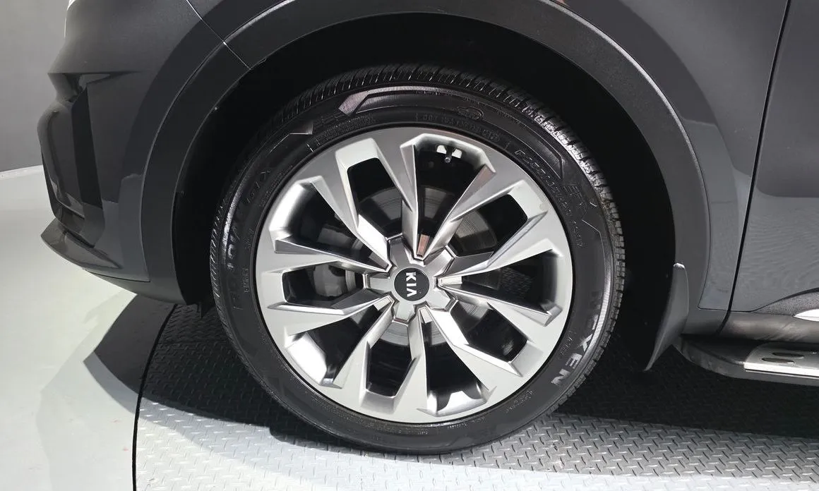 Kia Sorento — фото 8