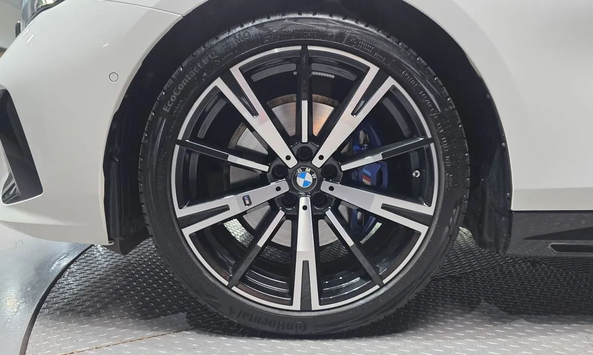 BMW 5-Series 2025 из KR, фото 8
