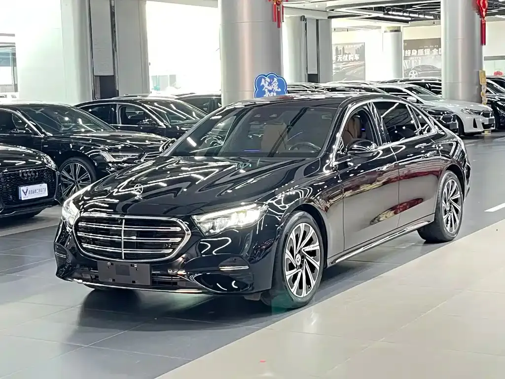 Mercedes-Benz E-Class — фото 1