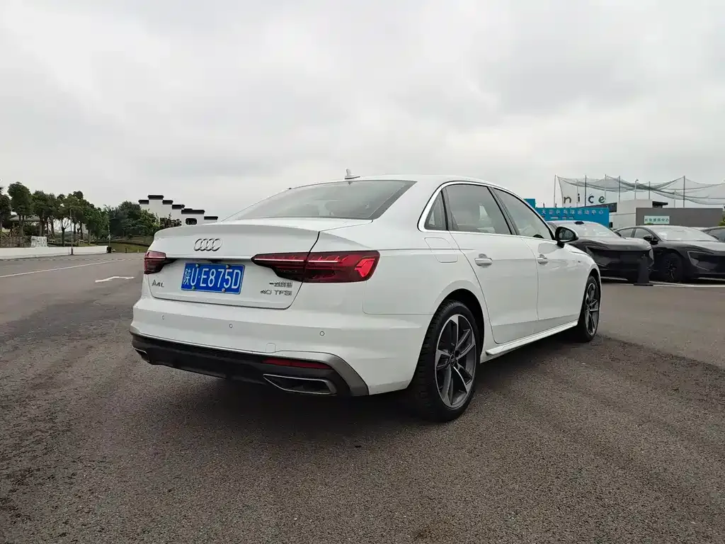 Audi A4L 2024 из CN, фото 2