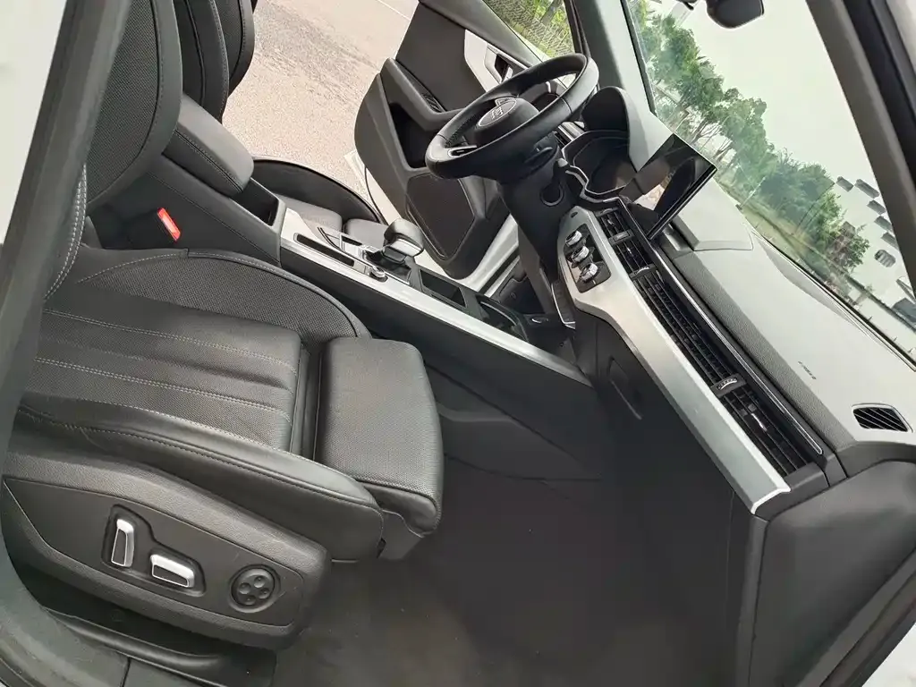 Audi A4L 2024 из CN, фото 3