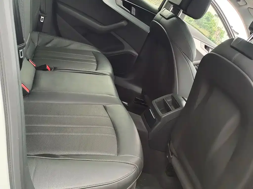 Audi A4L 2024 из CN, фото 8