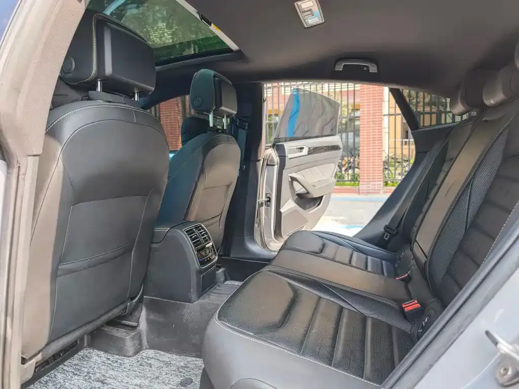 Volkswagen CC 2023 из CN, фото 5