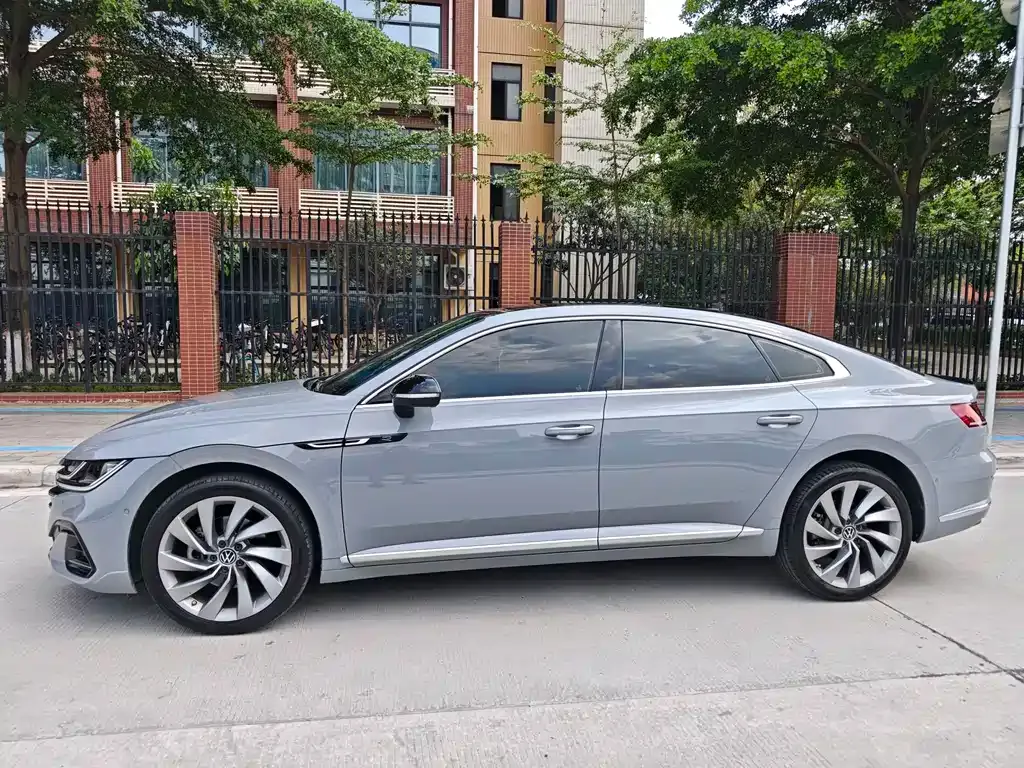 Volkswagen CC 2023 из CN, фото 10
