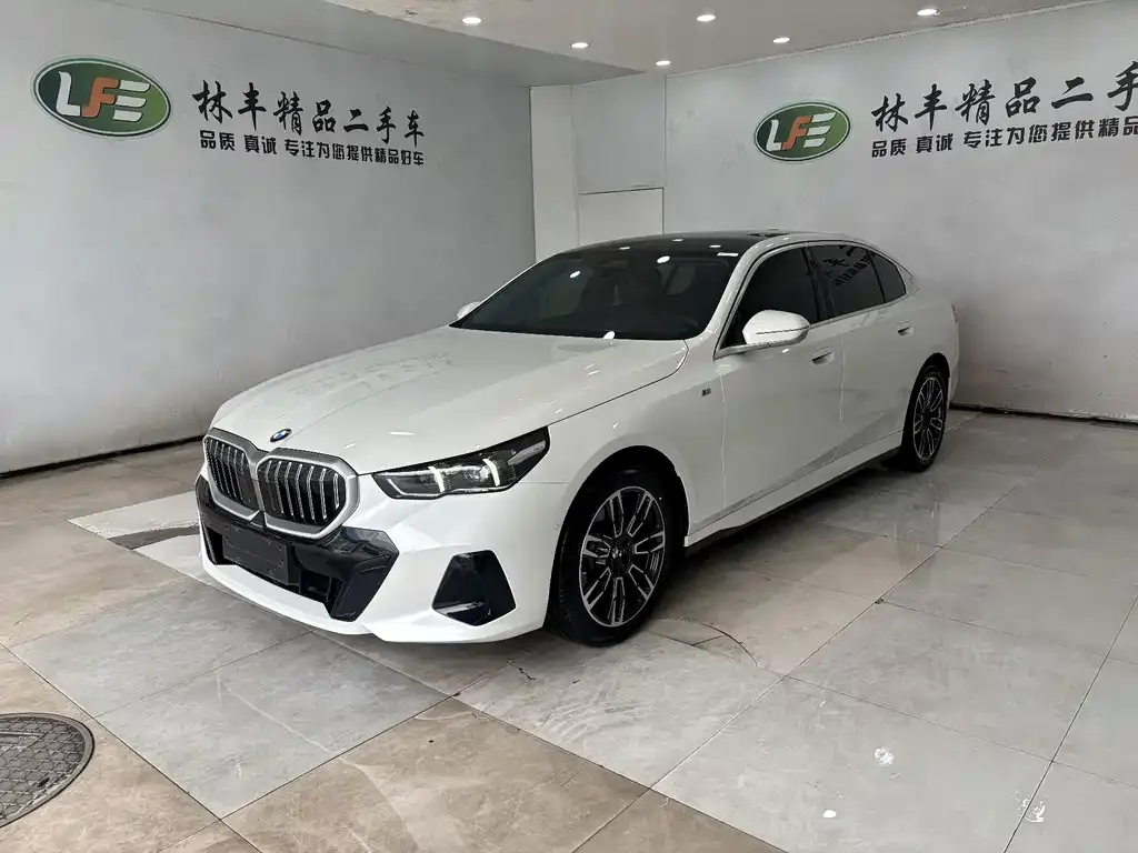 BMW 5 Series — фото 1