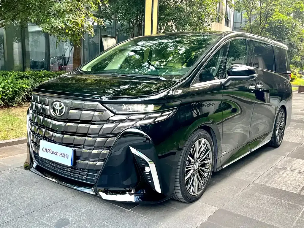 Toyota Alphard — фото 1