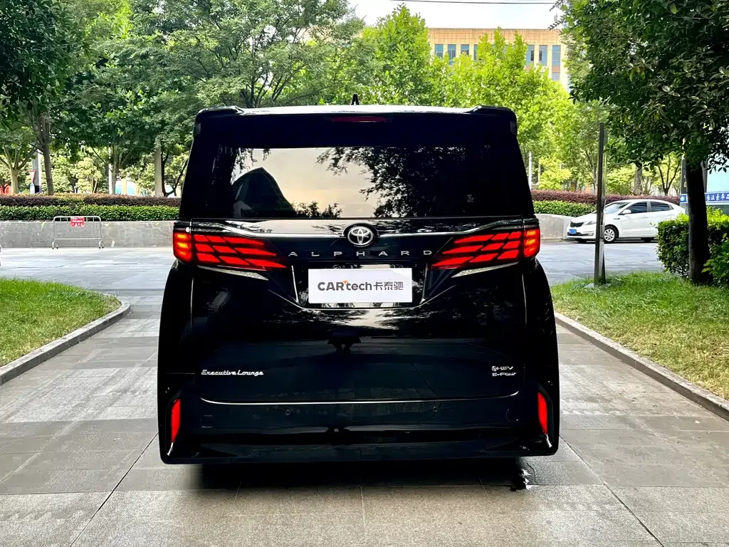 Toyota Alphard — фото 6