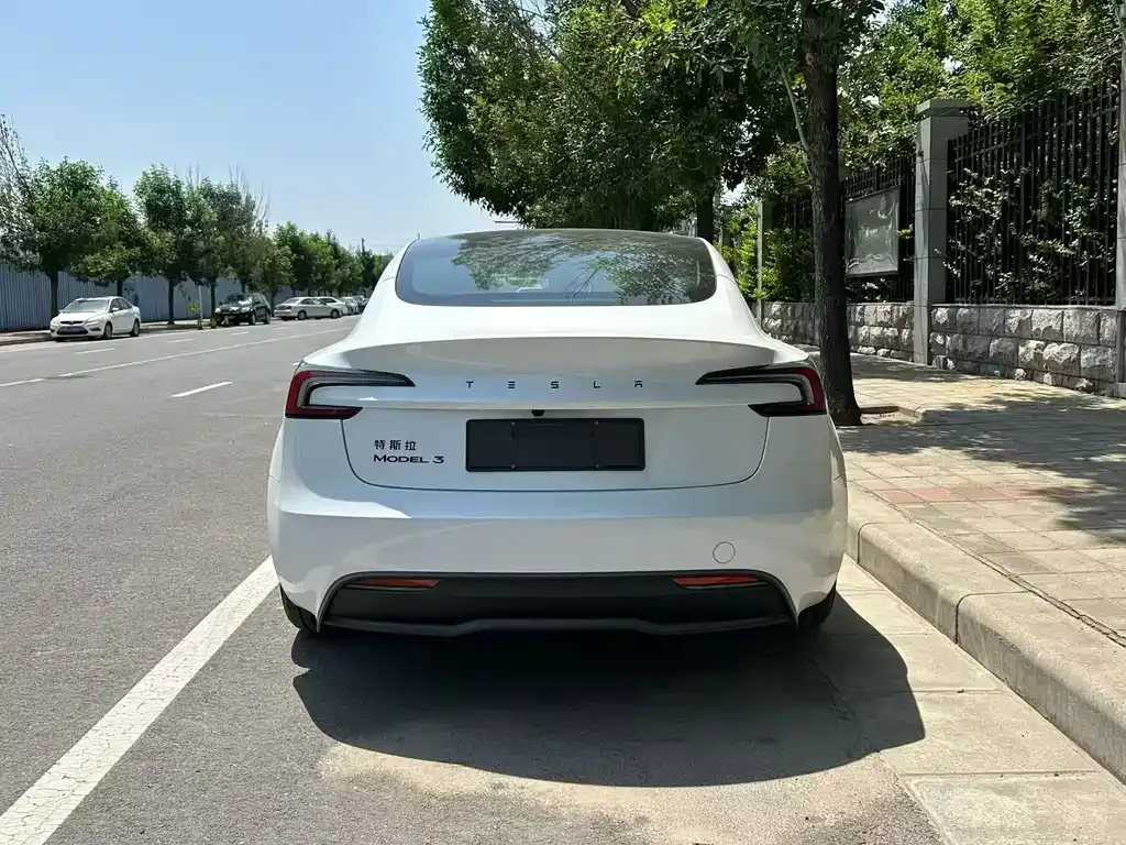 Tesla Model 3 — фото 6