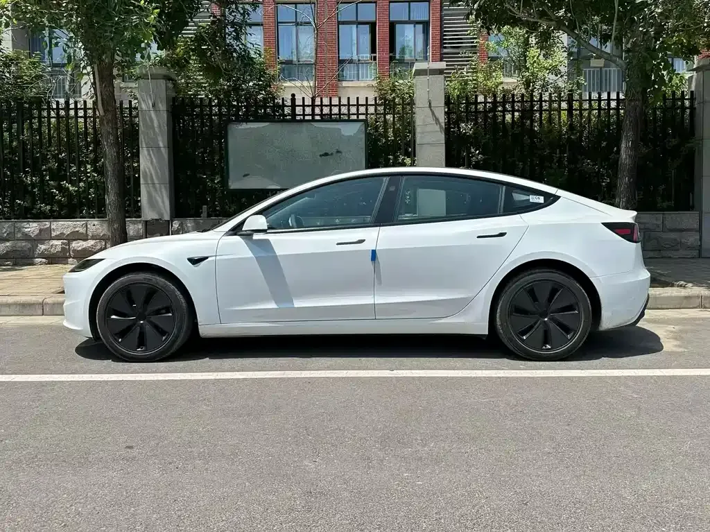 Tesla Model 3 — фото 9