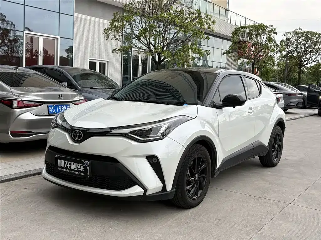 Toyota C-HR — фото 1