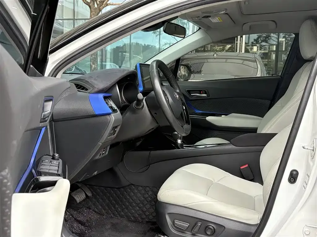 Toyota C-HR — фото 5