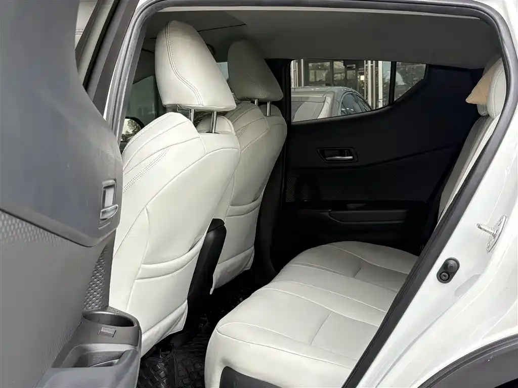 Toyota C-HR — фото 2