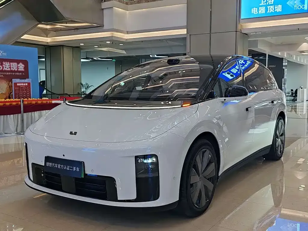 Li Auto i8 — фото 1