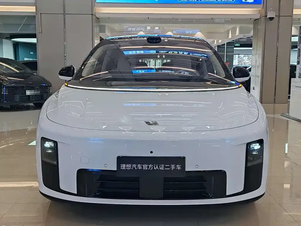 Li Auto i8 — фото 7