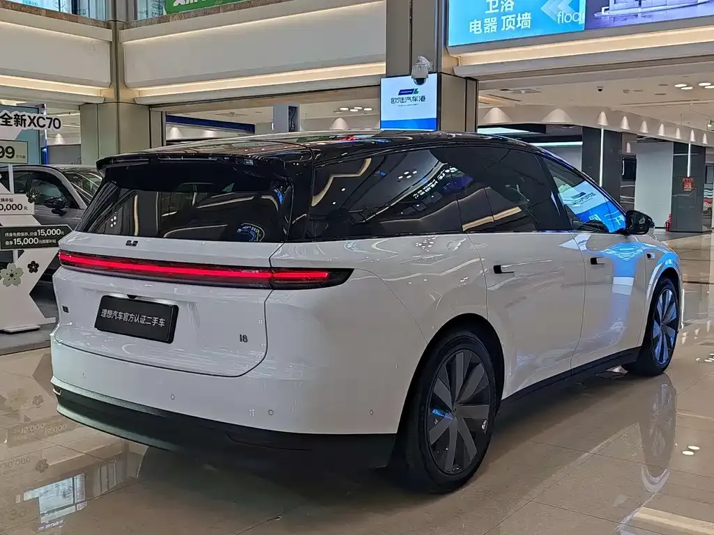 Li Auto i8 — фото 3