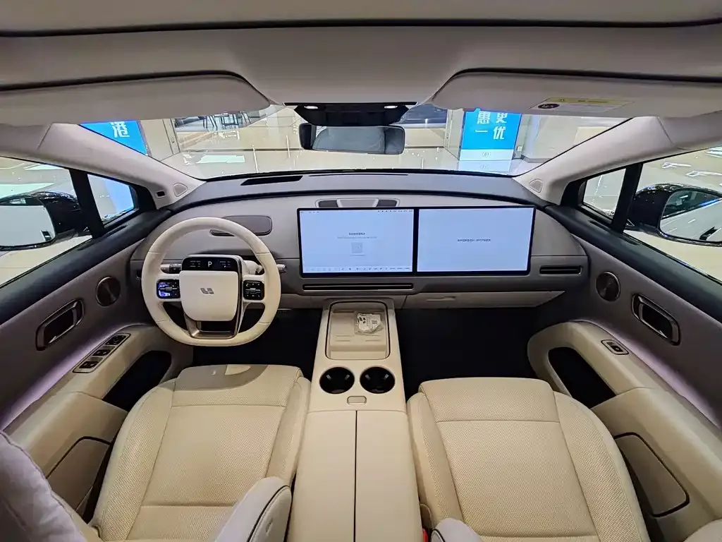 Li Auto i8 — фото 9