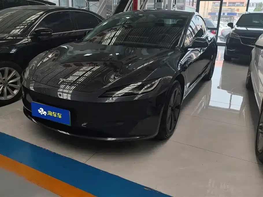 Tesla Model 3 — фото 1
