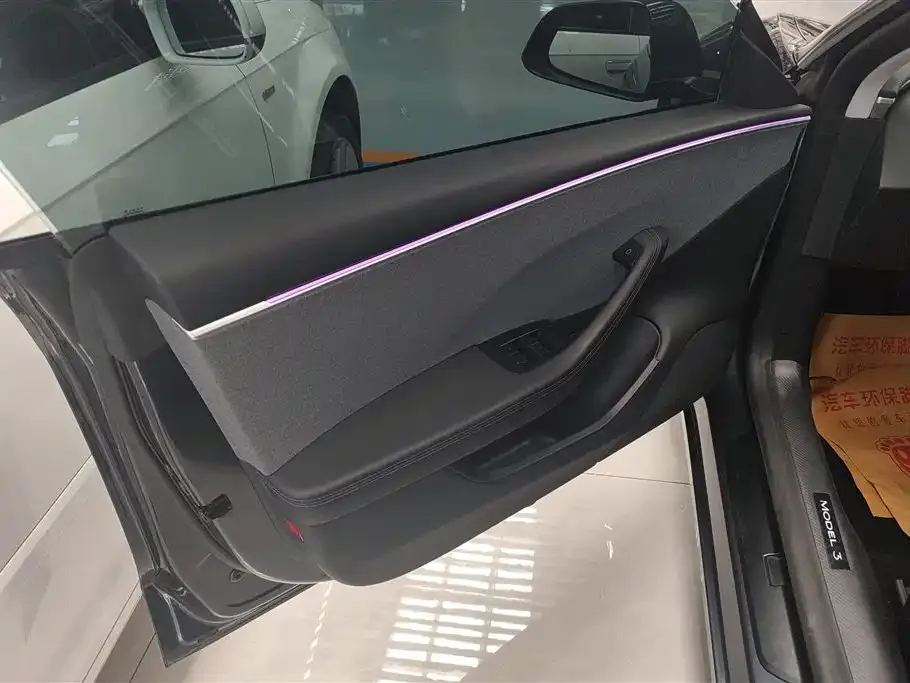 Tesla Model 3 — фото 4