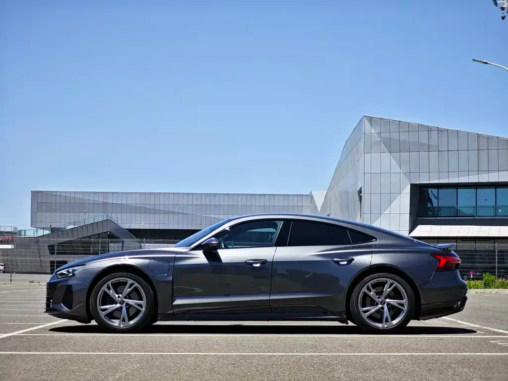 Audi e-tron GT 2024 из CN, фото 3
