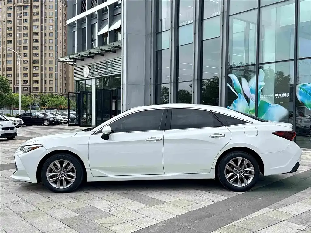 Toyota Avalon — фото 4