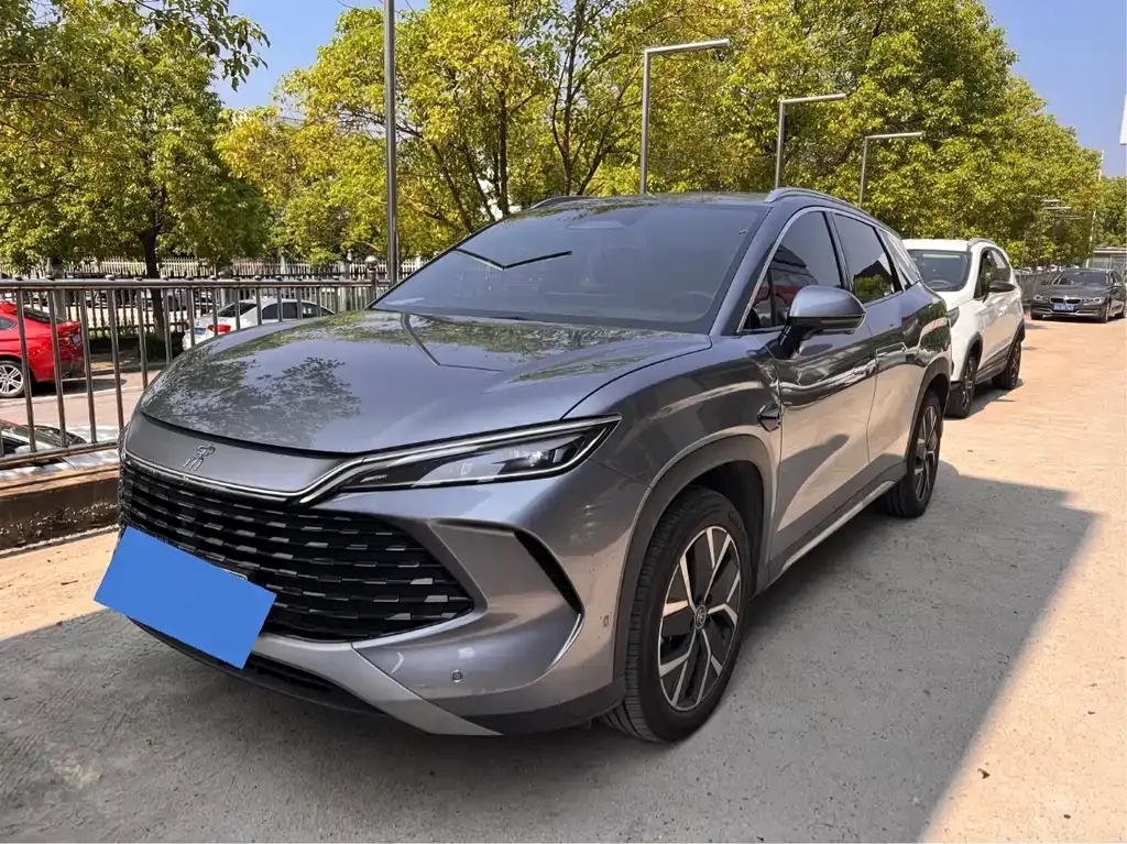 BYD L DM-i — фото 1