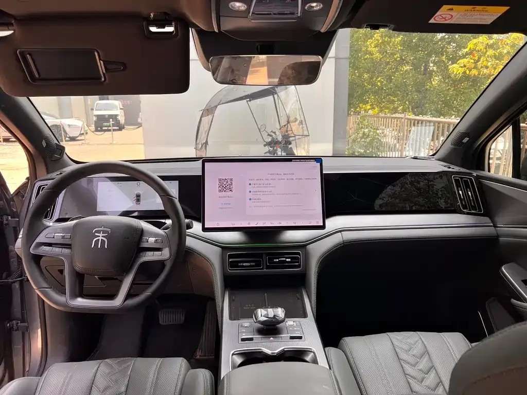 BYD L DM-i — фото 3