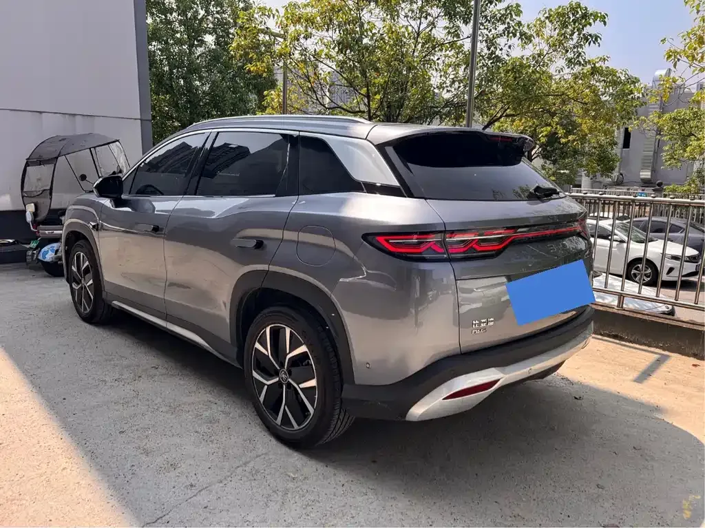 BYD L DM-i — фото 9
